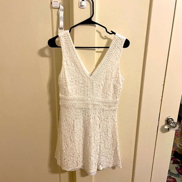 Francesca v-neck sleeveless lace dress - Size small - Picture 1 of 2